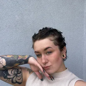 Présence humaine et aide au quotidien avec amour