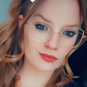 Femme de ménage, aide ménagère.