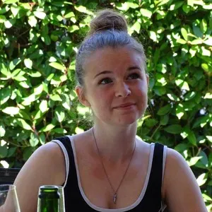 Promeneuse et gardeuse d'animaux