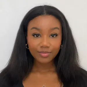 Baby-sitter douce et fiable, disponible ponctuellement
