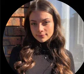 Étudiante et aide aux devoirs à Paris