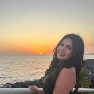 Jeune baby-sitter sérieuse et de confiance 