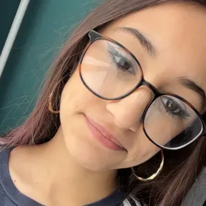 Baby-sitter disponible pendant les week-ends et vacances :D