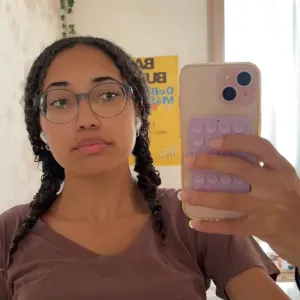 jeune lycéenne cherchant du babysitting 