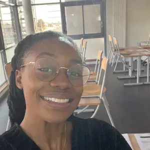 Enseignante donne des cours