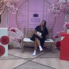 Baby-sitter temps plein. 