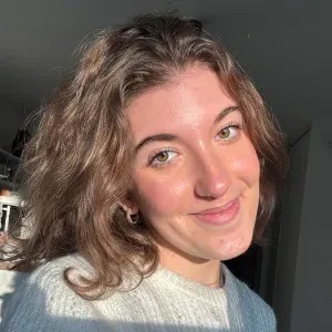 Baby-sitter remplie d'amour à revendre à Doussard !