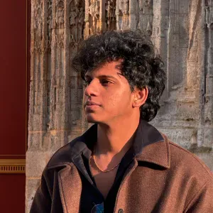 Experienced Dog & Cat Sitter – Calm and Reliable