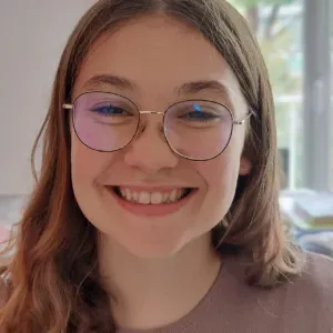 baby-sitter en cours de formation BAFA à lattes