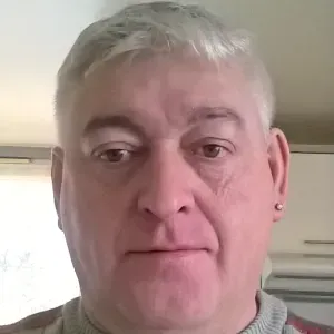 homme toutes mains, agent de nettoyage bureaux  sur le puy .