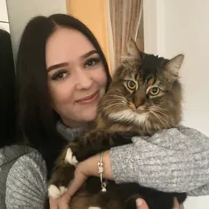 Animal Lover & Reliable Pet Sitter Offering Loving Care