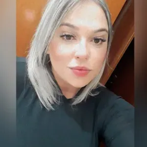 Femme de ménage sérieuse