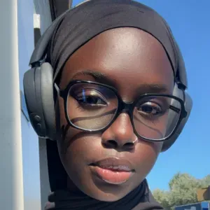 Babysitter sérieuse, patiente, polyvalente et autonome 