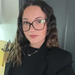 Auxiliaire de puériculture qui travail en crèche 