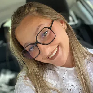 Je me présente en tant que baby-sitter 