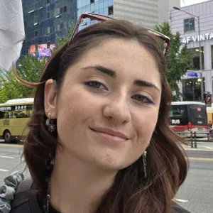 Baby-sitter disponible près de Rueil et La-Celle-St-Cloud