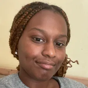 Jeune baby-sitter bienveillante et motivée