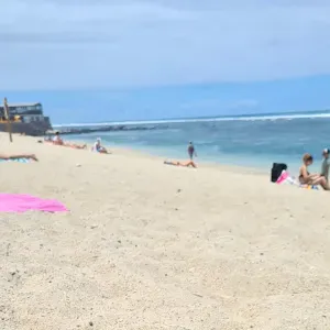 Baby-sitter, aide ménagère, repassage.