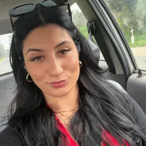 Empregada de limpeza de espaços comerciais e outros 