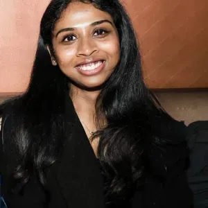 Professional Baysitter/EYFS Tutor looking for Job