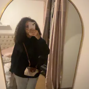 Bonjour, je suis une jeune lycéenne sérieuse motivée 