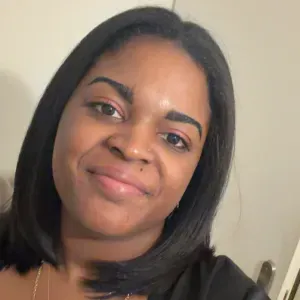 Baby-sitter de expérimentée et éducatrice jeune enfants 