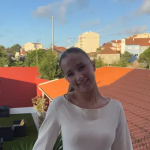 Baby sitter expérimentée dans la plaine