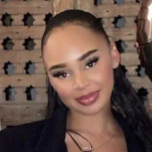 Baby Sitter dispo à temps plein ou en garde occasionnelle.