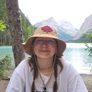 Gelegentliche Babysitterin die Kinder gerne hat