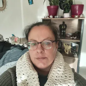 Femme de ménage motivée , organisée et méticuleuse