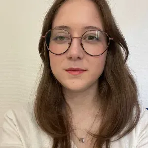 Baby-sitter motivée et créative 