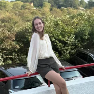 Babysitter Amelie zoekt af een toe werk (vakanties)