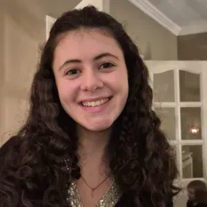 Une grande soeur de 2 enfants de 6 ans