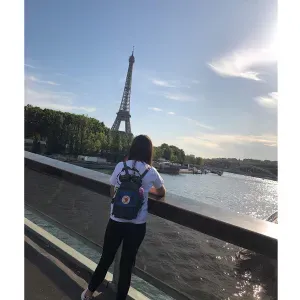 étudiante prête à aider vos enfants à réussir 