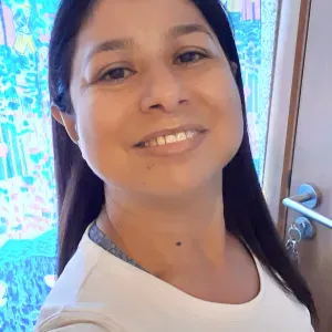 cuidadora de idosos experiente atenção e cuidados 