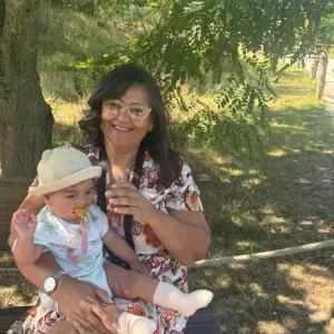  Babysitter carinhosa e experiente ,disponível 6°,sáb,doming