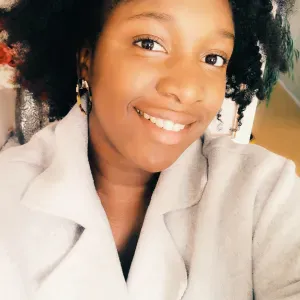 Etudiante de 21 ans disponible pour du babysitting.