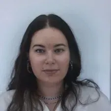 Etudiante de 21 ans, sérieuse, créative et patiente.