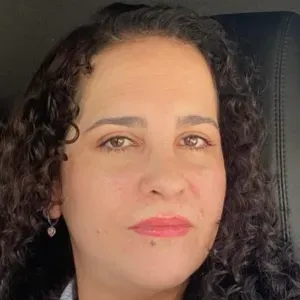 Baby-sitter com experiência no Porto.