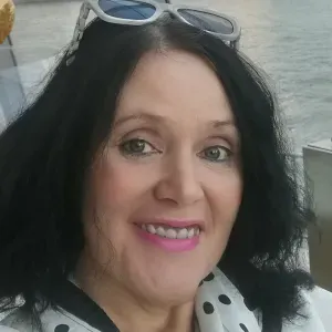 Mitfühlend r Betreuerin ältere Menschen