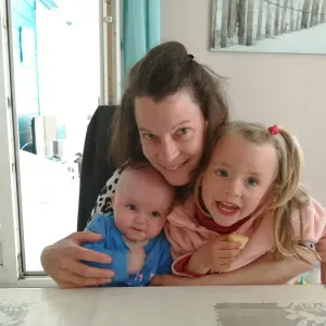 Auxiliaire parentale cherche bout's choux à garder