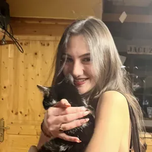 Baby-sitter douce et solaire, pour des sourires garantis !