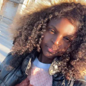 Empregada de limpeza responsável em batalha. 