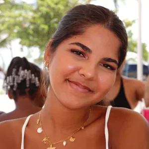 Jeune baby-sitter fiable pour garde occasionnelles et soirée