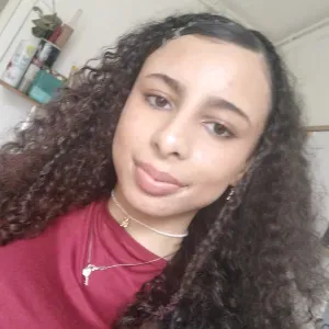 Baby-sitter dynamique et sérieuse à Béthune 