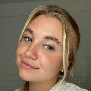 Babysitter expérimentée – Disponible à Marseille