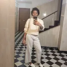 Auxiliaire de vie( home help for elderly)