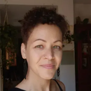 Baby-sitter joyeuse et expérimentée à Crest