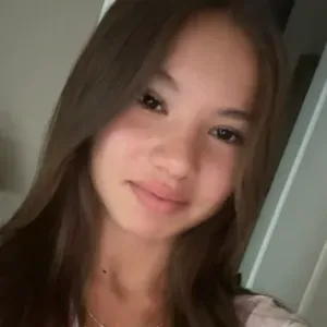 Baby-sitter de 17 ans en étude à distance 