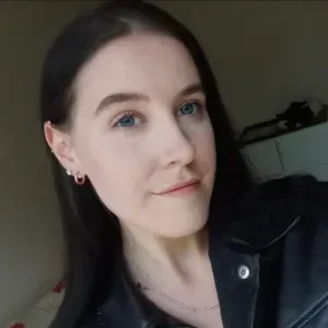 Trainee childcare professional seeking babysitter roles